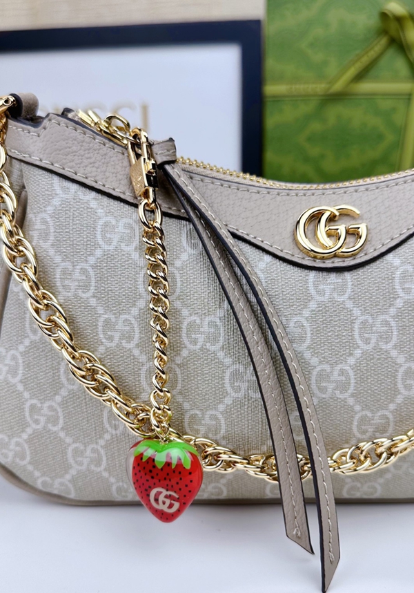 激安グッチバッグコピー着用イメージ